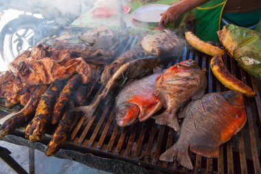 Tayland 'da ızgarada balık 
