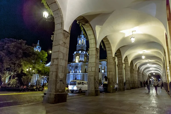 夜间的圣母玛利亚的教堂 秘鲁阿雷基帕主教座堂 — 图库照片