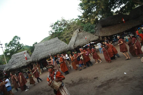 Julho 2015 Chanchamayo Peru Mulheres Homens Dançando Selva Peruana — Fotografia de Stock