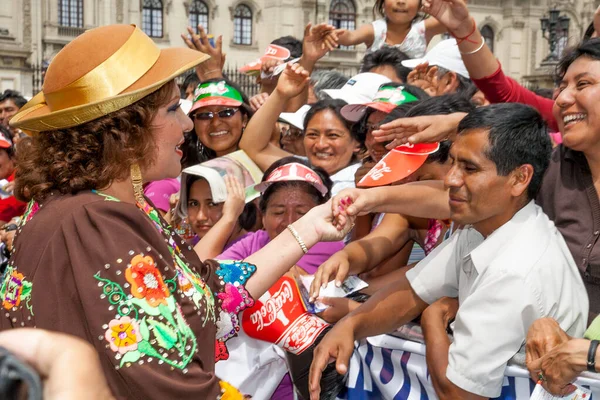 Lidé Jsou Vidět Při Karnevalové Přehlídce Salvadorském Karnevalu Limě — Stock fotografie