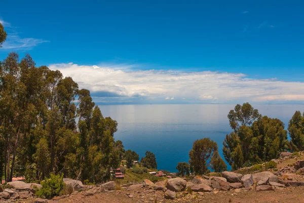山の中の美しい湖プノ — ストック写真