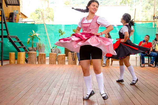 Pessoas Tailandesas Dançar Dançar — Fotografia de Stock