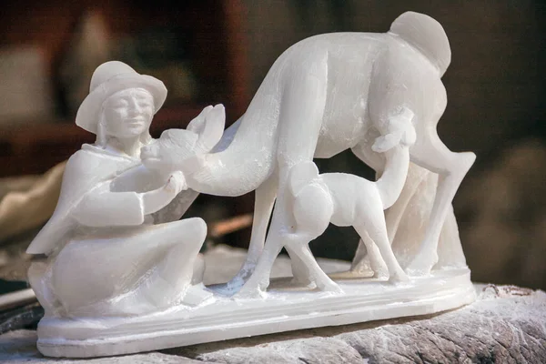 在雪地里雕刻 天使是一个有十字架的天使 阿亚库乔秘鲁 — 图库照片