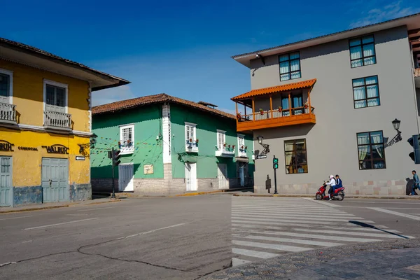 Gata Scen Med Färgglada Hus Och Hus Staden Cajamarca Peru — Stockfoto
