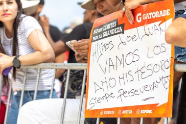 İRONMAN 'da yarışan sporcu 70.3 LIMA, PERU - 23 Nisan 2023 