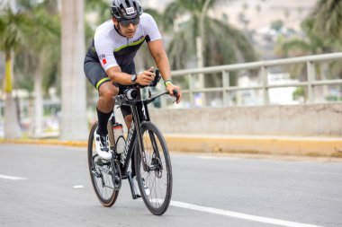 IRONMAN 70.3 LIMA, Atletizm yarışmacısı Peru - 23 Nisan 2023 
