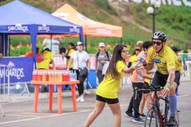 LIMA, Peru - 23 Nisan 2023: İRONMAN 70.3 Peru 'da yarışan sporcu