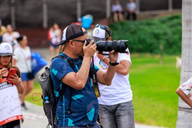 LIMA, Peru - 23 Nisan 2023: İRONMAN 70.3 Peru 'da yarışan sporcu