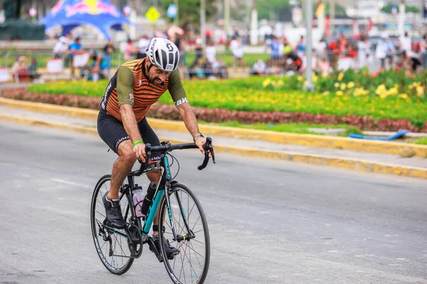 Idrottsman Tävlar Ironman Lima Peru April 2023 — Stockfoto