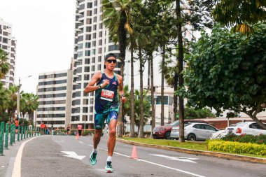 21 Mayıs 2023 'te Lima 42k maratonunda yarışan sporcu
