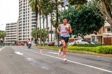 21 Mayıs 2023 'te Lima 42k maratonunda yarışan sporcu