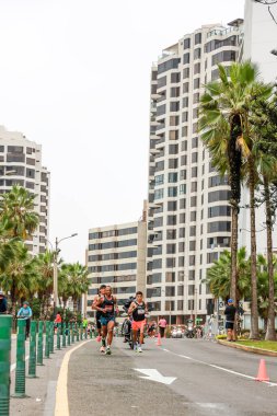 21 Mayıs 2023 'te Lima 42k maratonunda yarışan sporcu