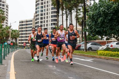 21 Mayıs 2023 'te Lima 42k maratonunda yarışan sporcu