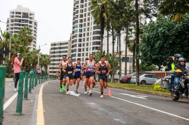 21 Mayıs 2023 'te Lima 42k maratonunda yarışan sporcu