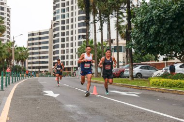 21 Mayıs 2023 'te Lima 42k maratonunda yarışan sporcu