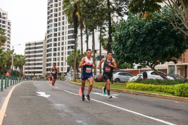21 Mayıs 2023 'te Lima 42k maratonunda yarışan sporcu