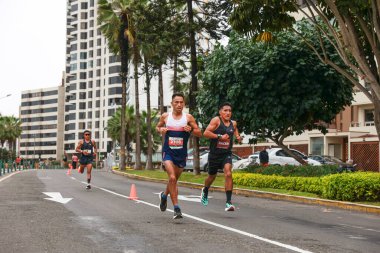 21 Mayıs 2023 'te Lima 42k maratonunda yarışan sporcu