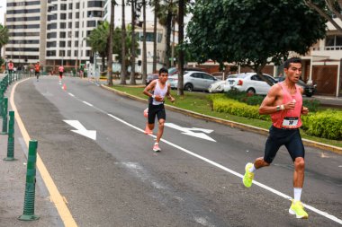  21 Mayıs 2023 'te Lima 42k maratonunda yarışan sporcu