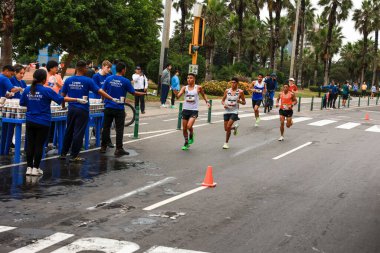  21 Mayıs 2023 'te Lima 42k maratonunda yarışan sporcu