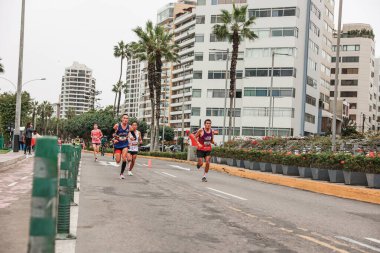 21 Mayıs 2023 'te Lima 42k maratonunda yarışan sporcu