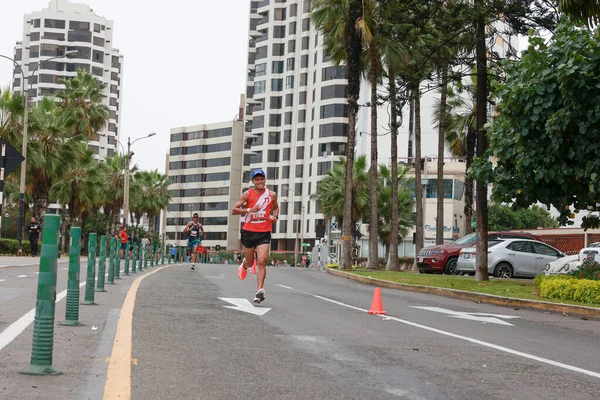 Atleta Compitiendo Maratón Lima 42K Mayo 2023 —  Fotos de Stock