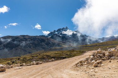 Peru 'daki dağ manzarası, And Dağları. 