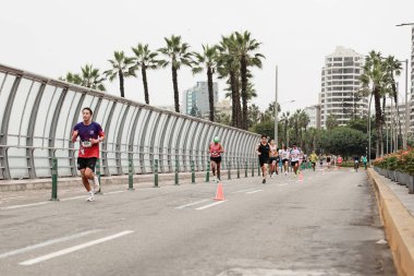 Lima, Peru - 21 Mayıs 2023: Lima Maratonu 42K 2023 'te koşan sporcular