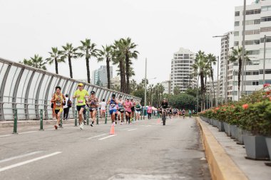 Lima, Peru - 21 Mayıs 2023: Lima Maratonu 42K 2023 'te koşan sporcular