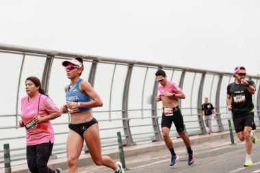 Lima, Peru - 21 Mayıs 2023: Lima Maratonu 42K 2023 'te koşan sporcular