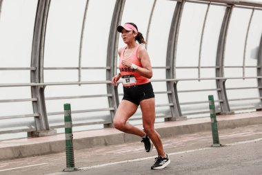 Lima, Peru - 21 Mayıs 2023: Lima Maratonu 42K 2023 'te koşan sporcular