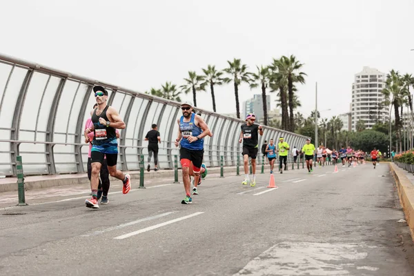 Lima, Peru - 21 Mayıs 2023: Lima Maratonu 42K 2023 'te koşan sporcular