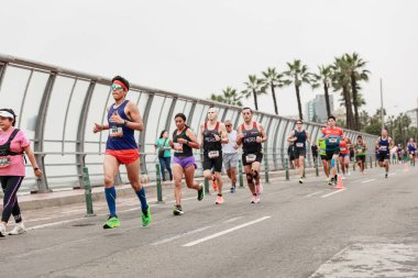 21 Mayıs 2023 'te Lima 42k maratonunda yarışan sporcu
