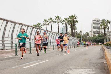 21 Mayıs 2023 'te Lima 42k maratonunda yarışan sporcu