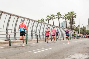 21 Mayıs 2023 'te Lima 42k maratonunda yarışan sporcu