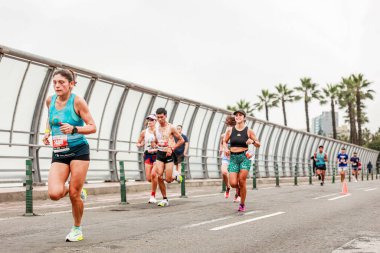 21 Mayıs 2023 'te Lima 42k maratonunda yarışan sporcu