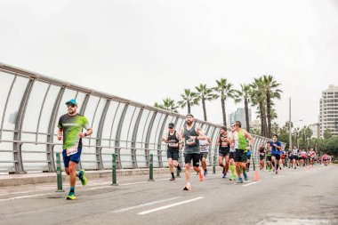 21 Mayıs 2023 'te Lima 42k maratonunda yarışan sporcu