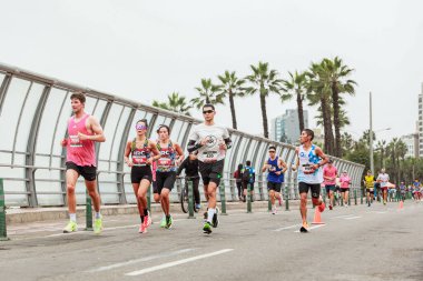 21 Mayıs 2023 'te Lima 42k maratonunda yarışan sporcu