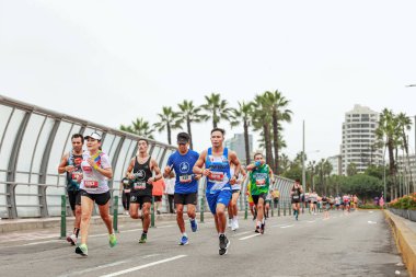 21 Mayıs 2023 'te Lima 42k maratonunda yarışan sporcu