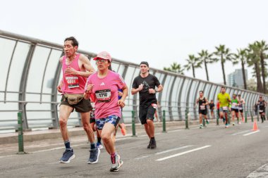 21 Mayıs 2023 'te Lima 42k maratonunda yarışan sporcu