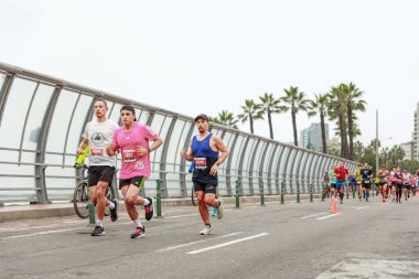 21 Mayıs 2023 'te Lima 42k maratonunda yarışan sporcu