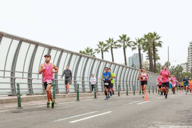 21 Mayıs 2023 'te Lima 42k maratonunda yarışan sporcu