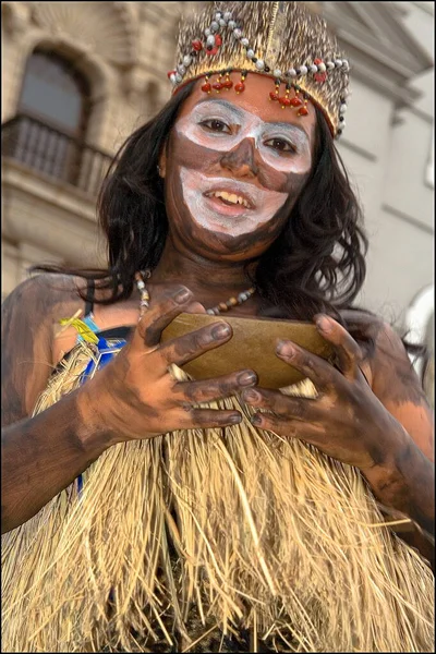 Mujer Brasileña Con Una Máscara Carnaval Calle —  Fotos de Stock