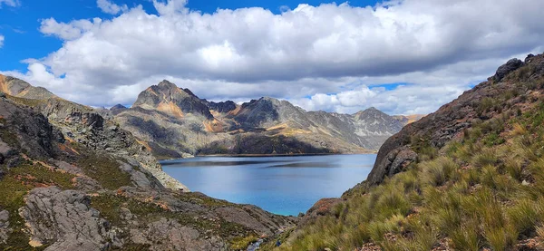Λίμνη Στα Βουνά Huanza Περού — Φωτογραφία Αρχείου