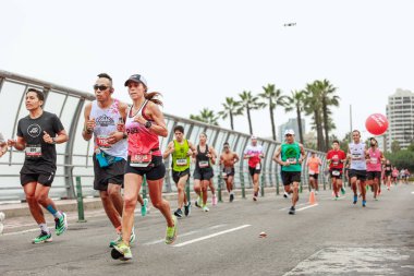 Lima 42k Maratonu. 21 Mayıs 2023 'te yarışan sporcu