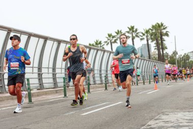 Lima 42k Maratonu. 21 Mayıs 2023 'te yarışan sporcu