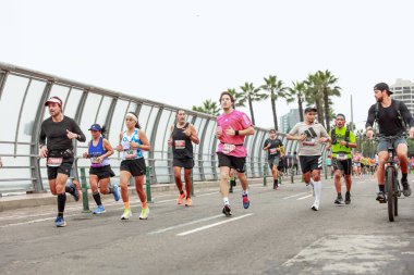 Lima 42k Maratonu. 21 Mayıs 2023 'te yarışan sporcu