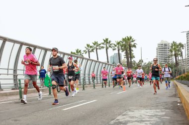 Lima 42k Maratonu. 21 Mayıs 2023 'te yarışan sporcu