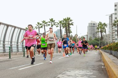 Lima 42k Maratonu. 21 Mayıs 2023 'te yarışan sporcu