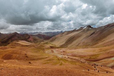 Cusco Peru 'daki dağların güzel manzarası