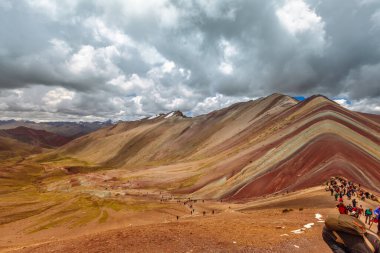 Cusco Peru 'daki dağların güzel manzarası